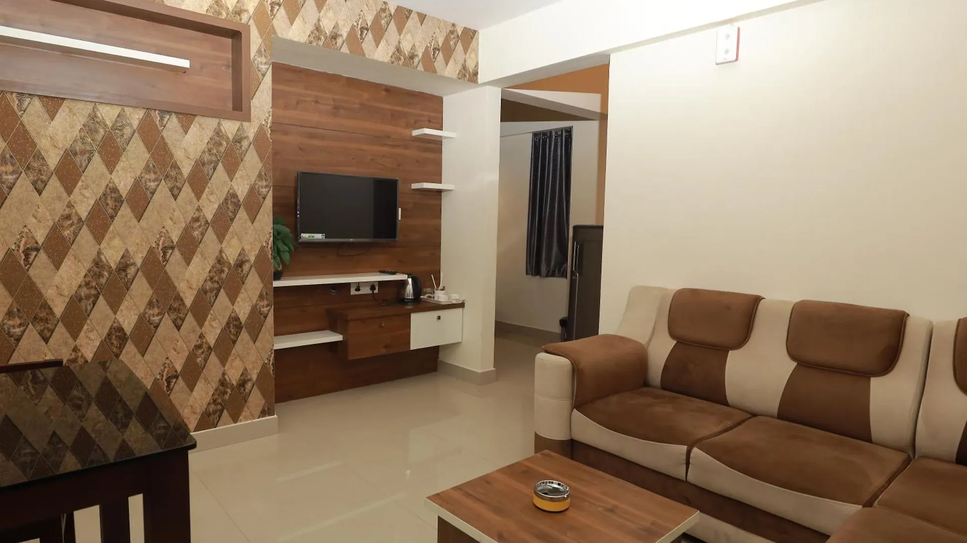 Апарт отель Platinum Airport Lounge Недумбассери